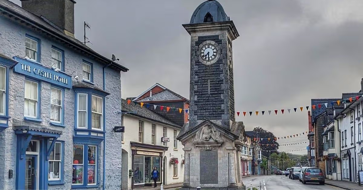 The Castle Hotel and war memorial Rhayader